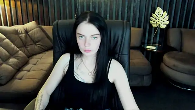 Olivia  Li online show from May 6, 2026, 11:59 am
