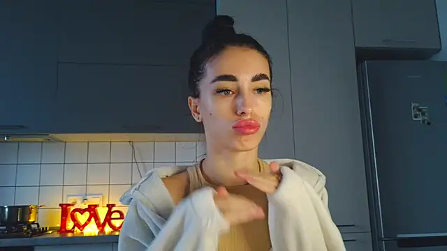 Snapshot of EvaMelnik chatting on October 3, 2025, 2:25 pm EvaMelnik online show from October 3, 2025, 2:25 pm