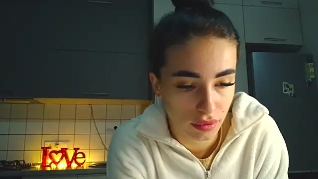 Snapshot of EvaMelnik chatting on October 4, 2025, 4:27 pm EvaMelnik online show from October 4, 2025, 4:27 pm