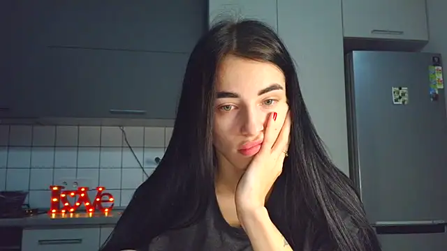 Snapshot of EvaMelnik chatting on November 4, 2025, 5:56 pm EvaMelnik online show from November 4, 2025, 5:56 pm