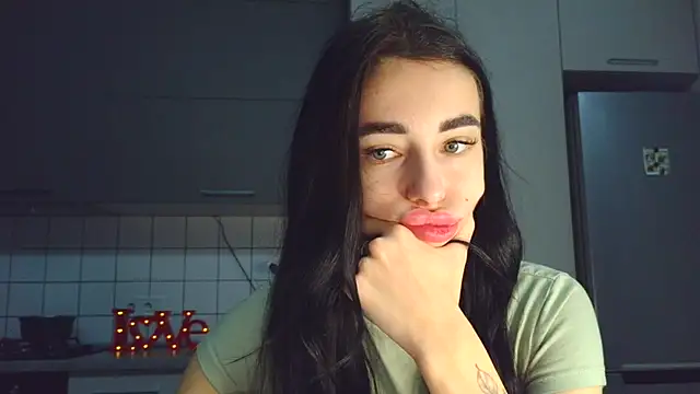 Snapshot of EvaMelnik chatting on November 6, 2025, 4:19 pm EvaMelnik online show from November 6, 2025, 4:19 pm