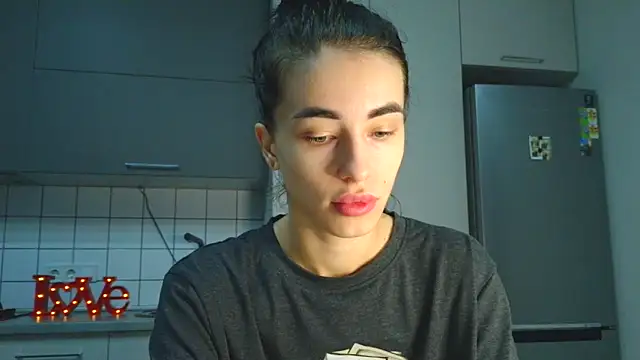 Snapshot of EvaMelnik chatting on November 9, 2025, 4:38 pm EvaMelnik online show from November 9, 2025, 4:38 pm