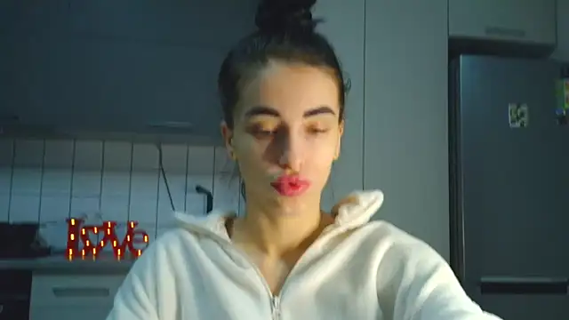 Snapshot of EvaMelnik chatting on November 10, 2025, 5:23 pm EvaMelnik online show from November 10, 2025, 5:23 pm