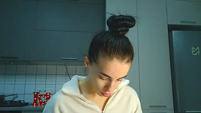 Snapshot of EvaMelnik chatting on November 12, 2025, 4:18 pm EvaMelnik online show from November 12, 2025, 4:18 pm