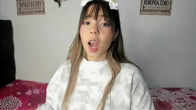 Snapshot of emma_grays2 chatting on June 7, 2026, 6:33 pm emma grays2 online show from June 7, 2026, 6:33 pm