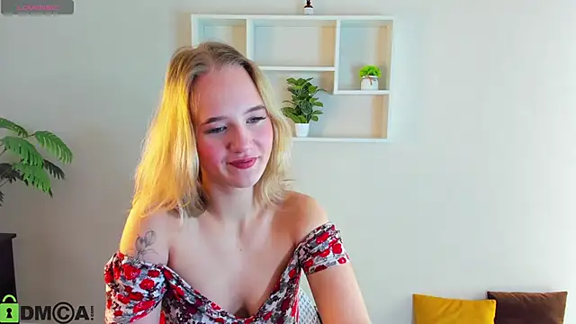 Snapshot of Casey_Sweeet chatting on October 8, 2025, 4:32 am Casey Sweeet online show from October 8, 2025, 4:32 am