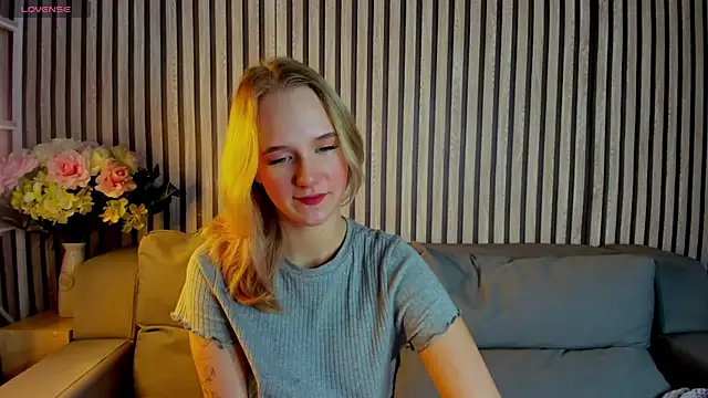 Snapshot of Casey_Sweeet chatting on October 19, 2025, 4:07 pm Casey Sweeet online show from October 19, 2025, 4:07 pm