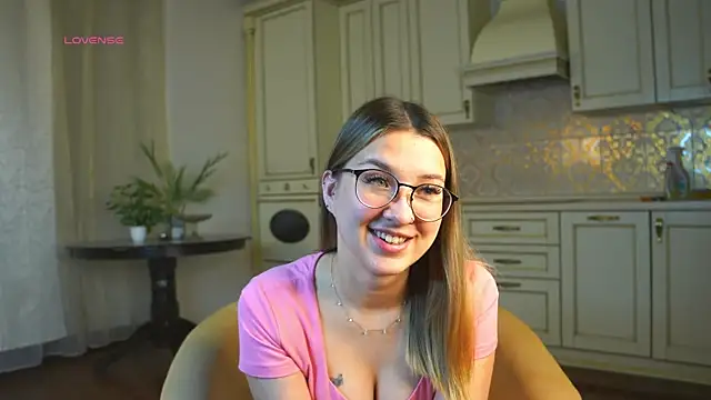 DarelleFaux online show from October 22, 2025, 3:07 am