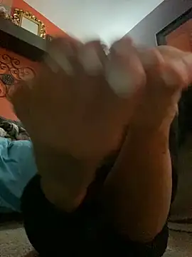 Snapshot of starsaligned chatting on October 27, 2025, 5:22 am starsaligned online show from October 27, 2025, 5:22 am