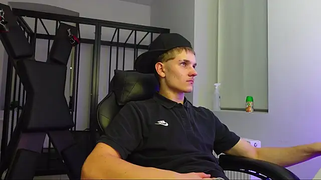 Snapshot of Mark_Karson chatting on October 19, 2025, 7:14 pm Mark Karson online show from October 19, 2025, 7:14 pm