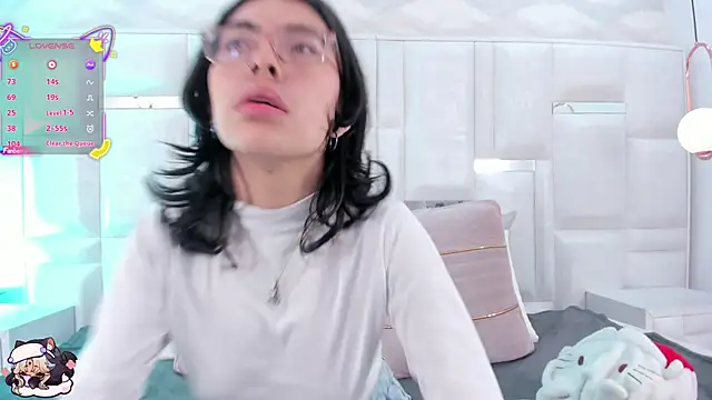 Im Molly Angel online show from November 23, 2025, 1:33 pm