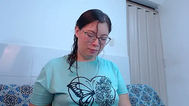 Snapshot of zoewhite2 chatting on October 6, 2025, 2:25 pm zoewhite2 online show from October 6, 2025, 2:25 pm