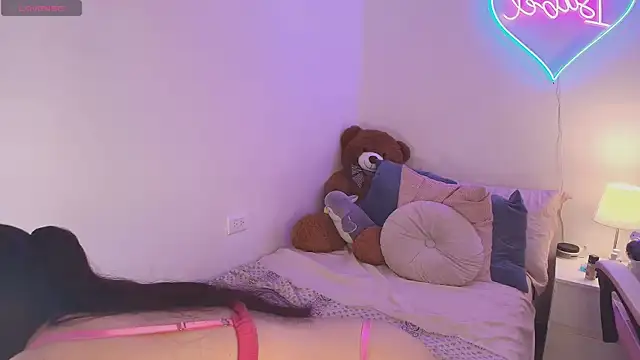 IsabelCortes online show from October 10, 2025, 10:31 pm