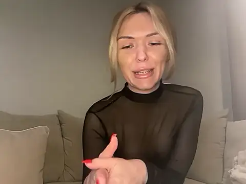 Snapshot of lolableux chatting on September 23, 2025, 11:19 pm lolableux online show from September 23, 2025, 11:19 pm