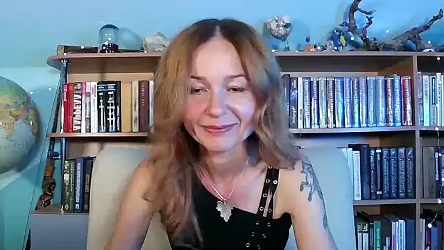 Foxilady357 online show from September 14, 2025, 2:16 pm