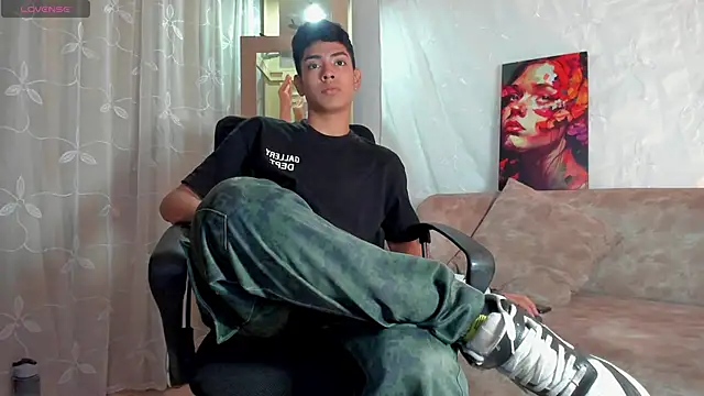 LoganTwink18 online show from March 24, 2026, 1:38 pm