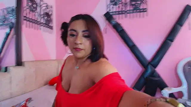 Snapshot of YiingandYang chatting on December 1, 2025, 6:35 pm YiingandYang online show from December 1, 2025, 6:35 pm