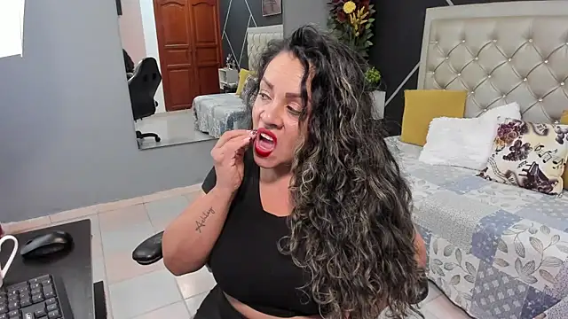 Snapshot of kris_milff chatting on October 14, 2025, 6:42 pm kris milff online show from October 14, 2025, 6:42 pm