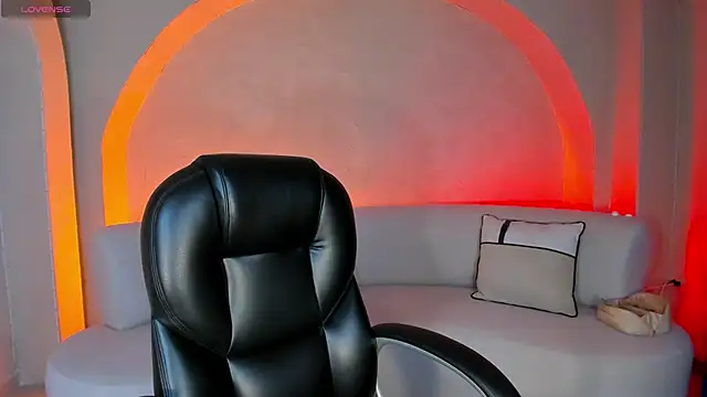 SophieHouston  online show from October 25, 2025, 4:53 am