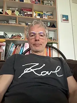 SexyLeon8 online show from April 24, 2026, 5:32 am