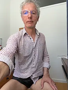 SexyLeon8 online show from May 1, 2026, 1:48 pm