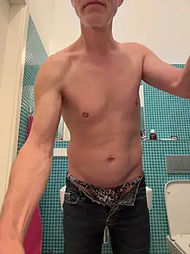 SexyLeon8 online show from May 8, 2026, 8:14 pm