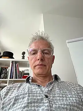 SexyLeon8 online show from May 10, 2026, 1:27 pm