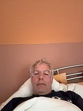 SexyLeon8 online show from June 14, 2026, 5:53 am