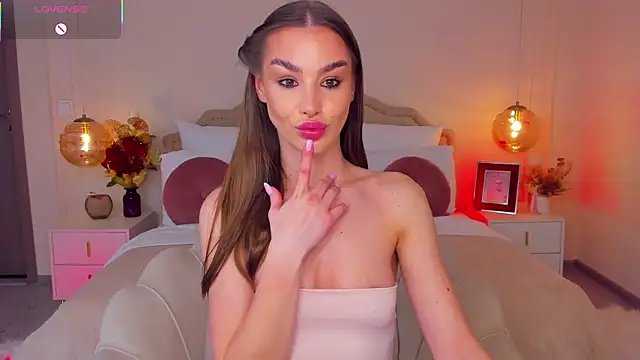 MilaMour online show from May 3, 2026, 7:09 pm