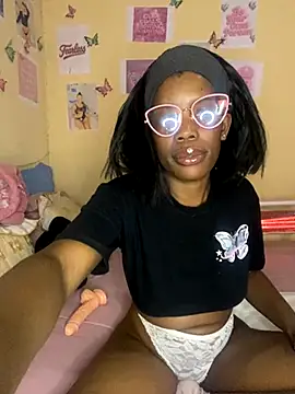 Snapshot of Caramel_Mellow chatting on September 21, 2025, 1:24 pm Caramel Mellow online show from September 21, 2025, 1:24 pm