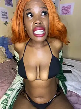 Snapshot of Caramel_Mellow chatting on October 6, 2025, 9:01 pm Caramel Mellow online show from October 6, 2025, 9:01 pm