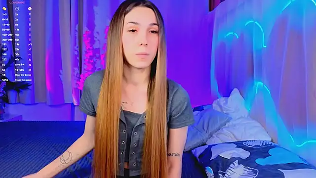 Snapshot of -CindyLou chatting on October 5, 2025, 8:29 pm -CindyLou online show from October 5, 2025, 8:29 pm