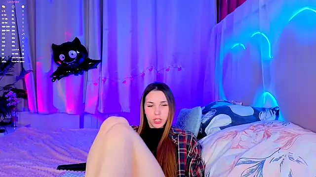 Snapshot of -CindyLou chatting on October 24, 2025, 8:27 pm -CindyLou online show from October 24, 2025, 8:27 pm