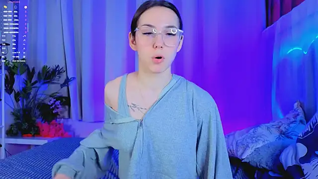 -CindyLou online show from November 26, 2025, 5:19 am