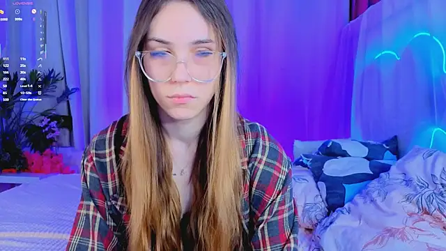 -CindyLou online show from November 30, 2025, 5:33 am