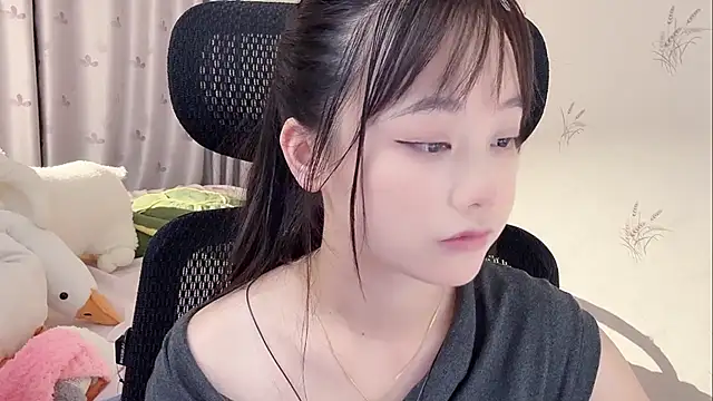 puppy-999 online show from May 21, 2026, 12:12 pm