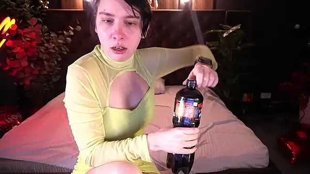 LiviaShy online show from February 17, 2026, 8:15 pm