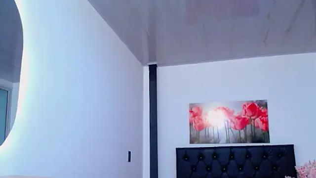 pinky f00x online show from January 5, 2026, 7:39 pm