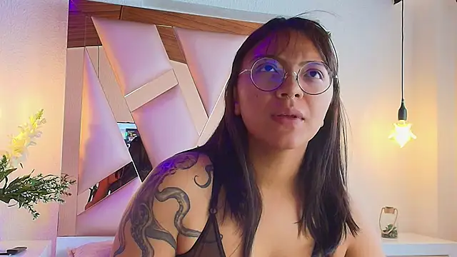 Victoria Thompson1 online show from September 19, 2025, 5:24 pm