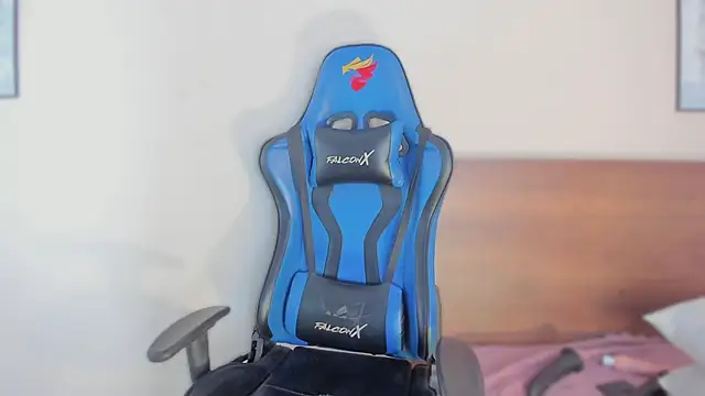 Niicol Jenner online show from February 15, 2026, 7:51 am