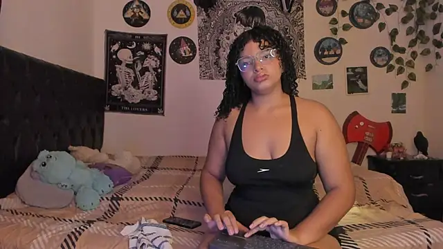 Snapshot of chloe_kisses chatting on October 3, 2025, 11:07 am chloe kisses online show from October 3, 2025, 11:07 am