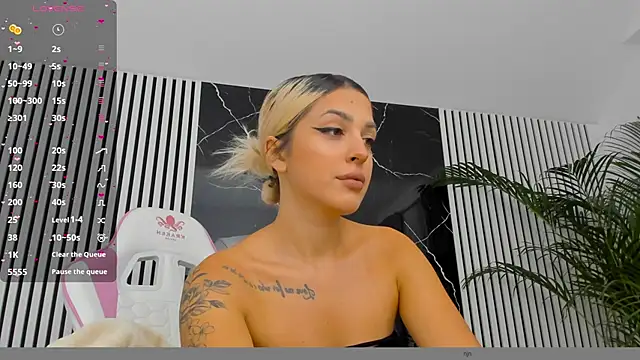 Snapshot of daisyblushh chatting on October 3, 2025, 7:00 pm daisyblushh online show from October 3, 2025, 7:00 pm