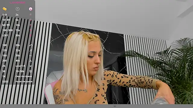 Snapshot of daisyblushh chatting on October 6, 2025, 7:11 pm daisyblushh online show from October 6, 2025, 7:11 pm