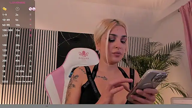 Snapshot of daisyblushh chatting on October 27, 2025, 7:40 pm daisyblushh online show from October 27, 2025, 7:40 pm