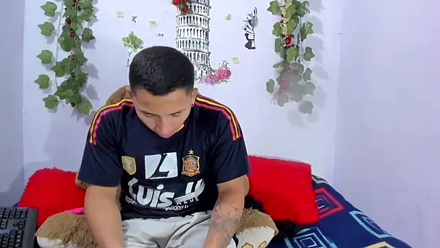 Snapshot of NataliaAndJulliam chatting on February 12, 2026, 5:02 am NataliaAndJulliam online show from February 12, 2026, 5:02 am