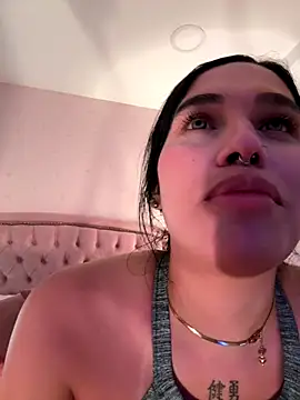 Bella  Wood online show from November 13, 2025, 7:57 pm