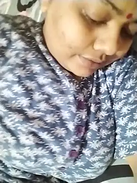 Cute Amiya online show from November 6, 2025, 8:15 am