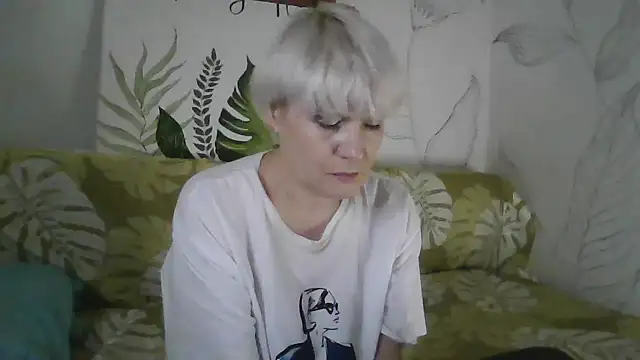 Catty Lady online show from November 17, 2025, 6:35 pm