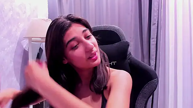 Snapshot of Elfy_Rare_ chatting on November 2, 2025, 3:03 pm Elfy Rare online show from November 2, 2025, 3:03 pm