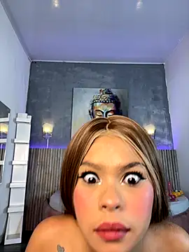 Saracooper   online show from October 26, 2025, 3:34 am